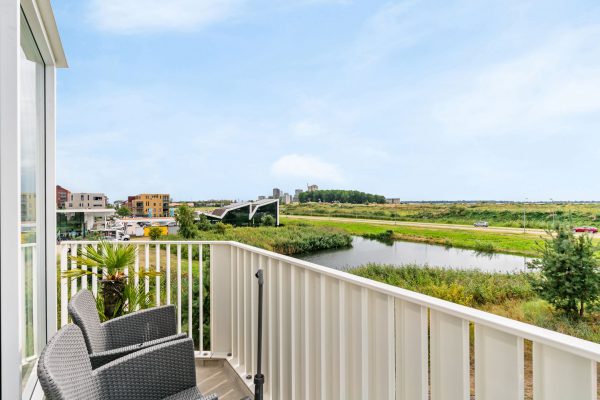 Balkon op het zuidwesten, John Rossweg 33 Almere Balkon op het zuidwesten, John Rossweg 33 Almere