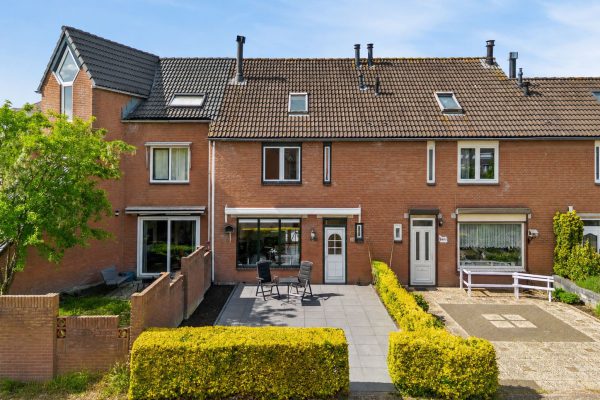 Woning met voortuin, Overgouw 28 Almere Woning met voortuin, Overgouw 28 Almere