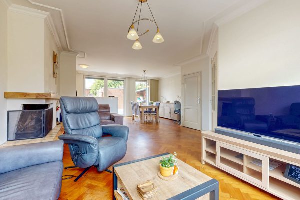 Woonkamer met open haard, Overgouw 28 Almere Woonkamer met open haard, Overgouw 28 Almere
